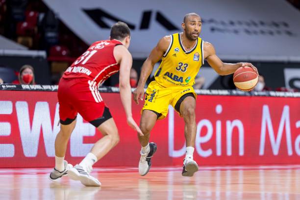 但防守端老 但防守端老